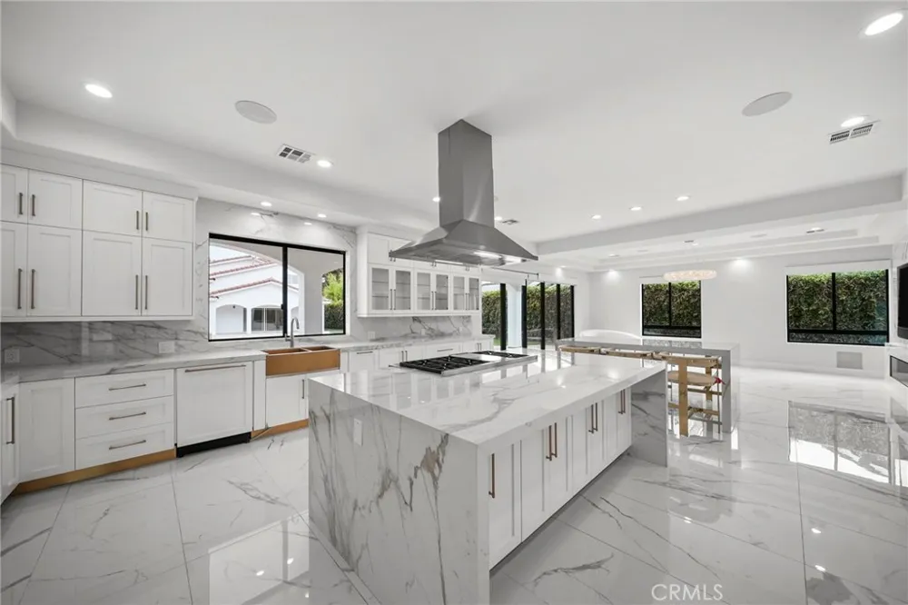 23129 Burbank Boulevard Woodland Hills, CA 91367