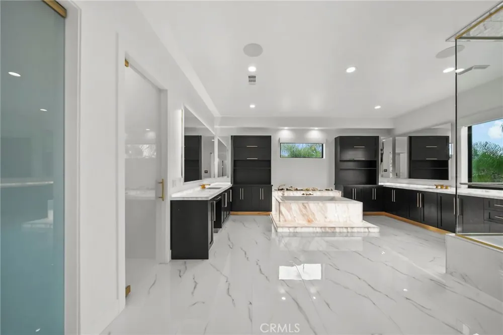 23129 Burbank Boulevard Woodland Hills, CA 91367