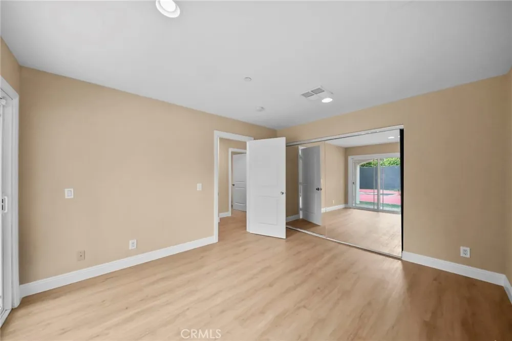 23129 Burbank Boulevard Woodland Hills, CA 91367