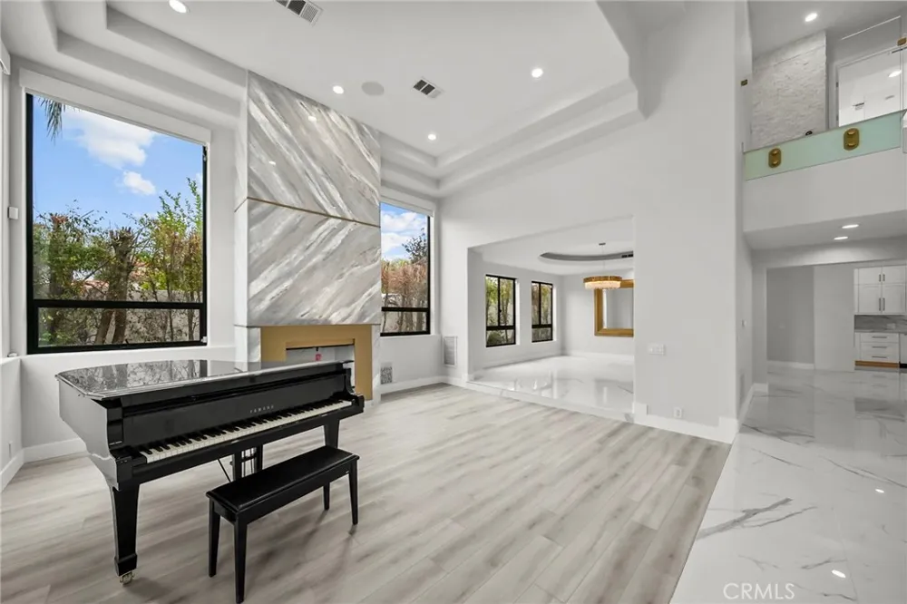 23129 Burbank Boulevard Woodland Hills, CA 91367
