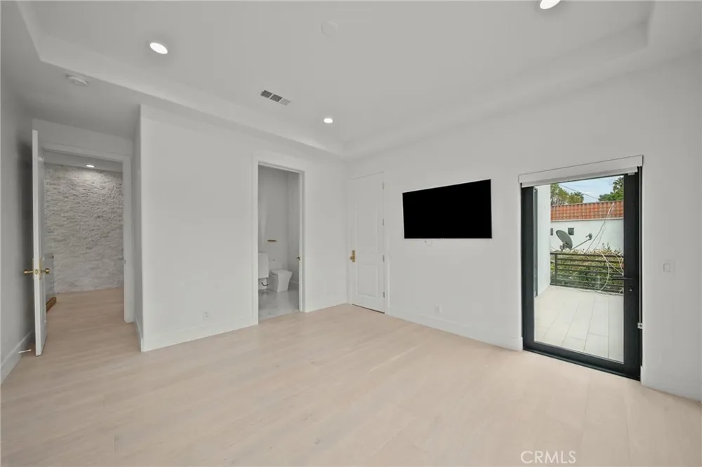 23129 Burbank Boulevard Woodland Hills, CA 91367