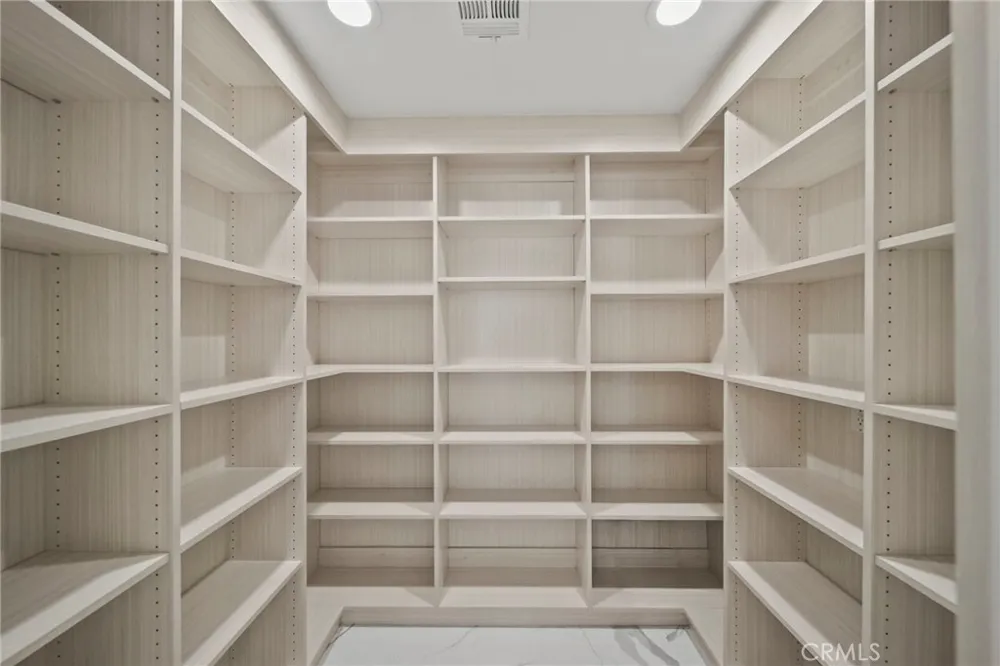 23129 Burbank Boulevard Woodland Hills, CA 91367