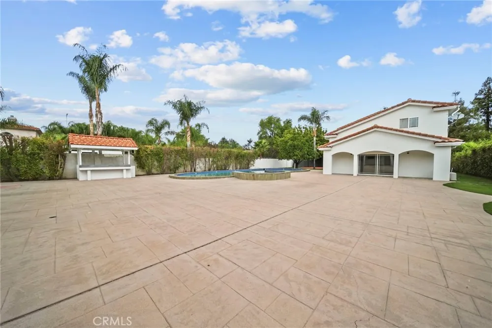 23129 Burbank Boulevard Woodland Hills, CA 91367