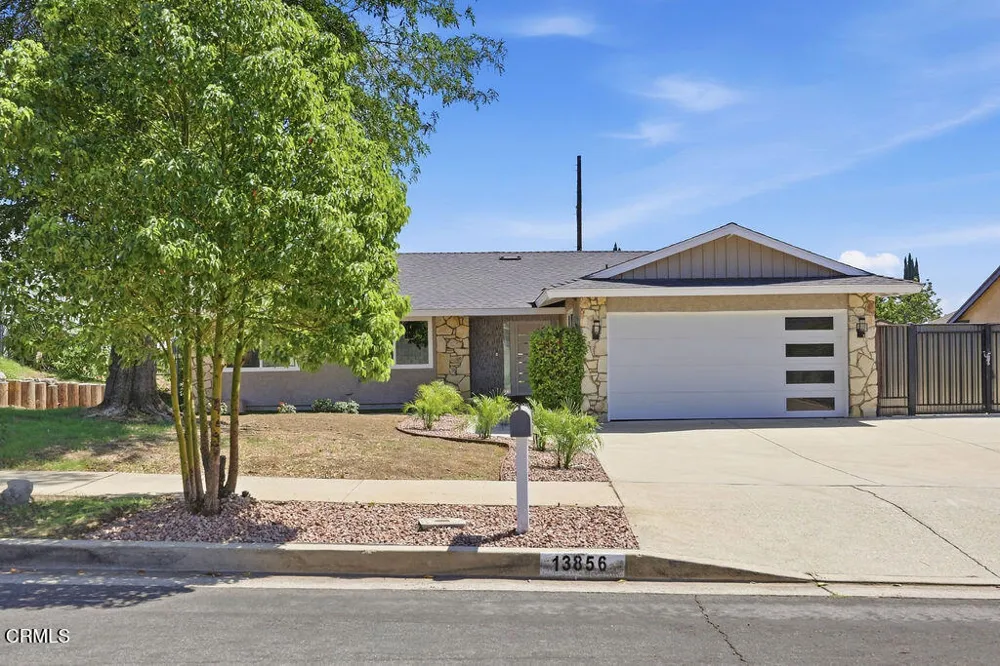 13856 Lyle Street Sylmar, CA 91342
