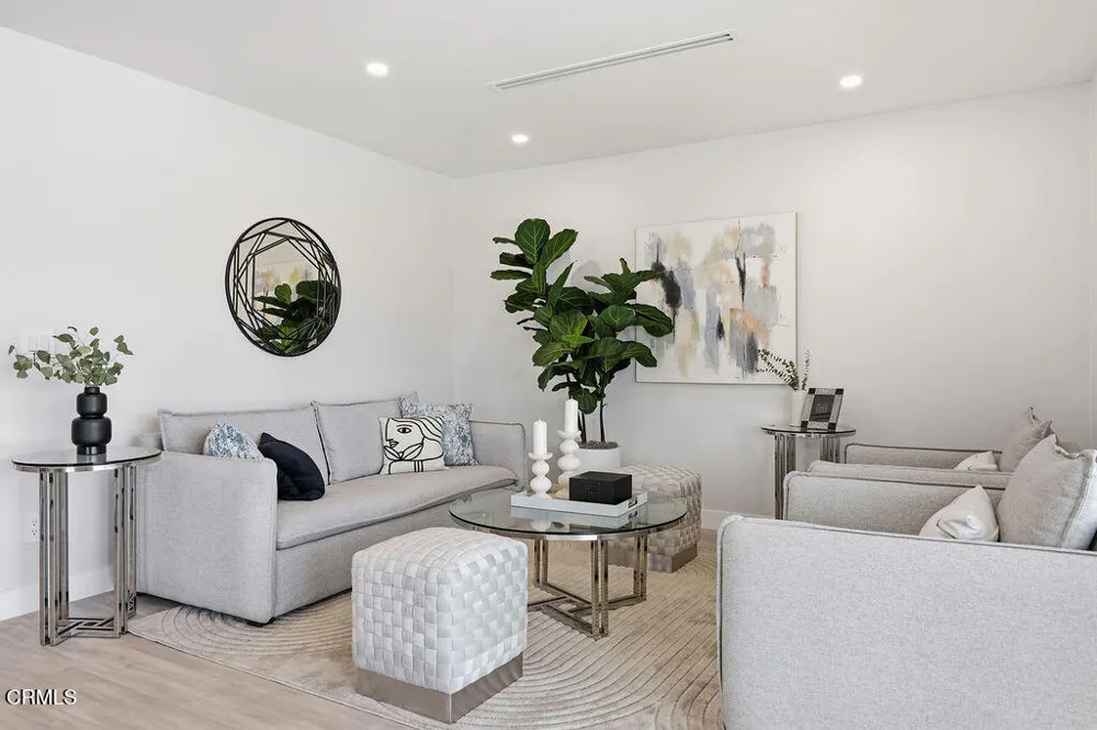 13856 Lyle Street Sylmar, CA 91342