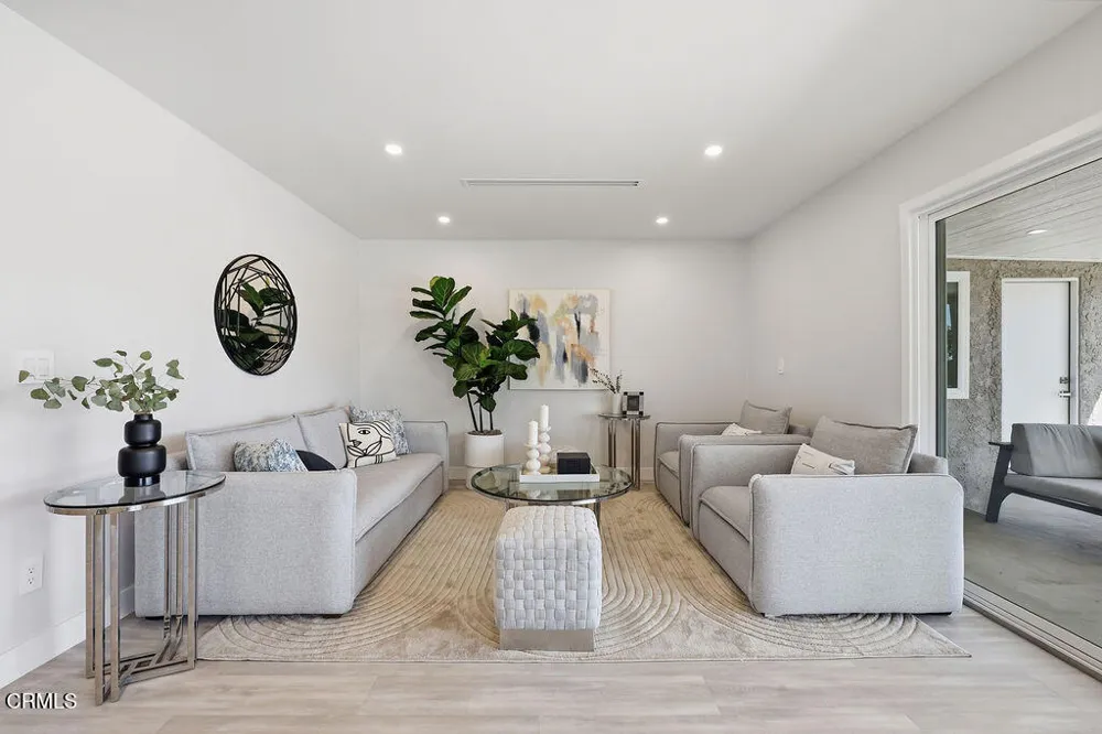 13856 Lyle Street Sylmar, CA 91342