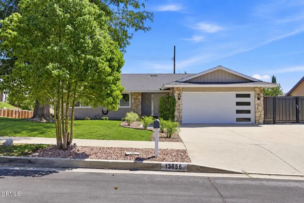13856 Lyle Street Sylmar, CA 91342
