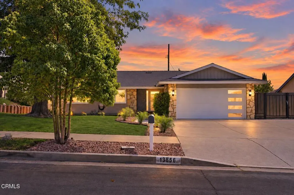 13856 Lyle Street Sylmar, CA 91342