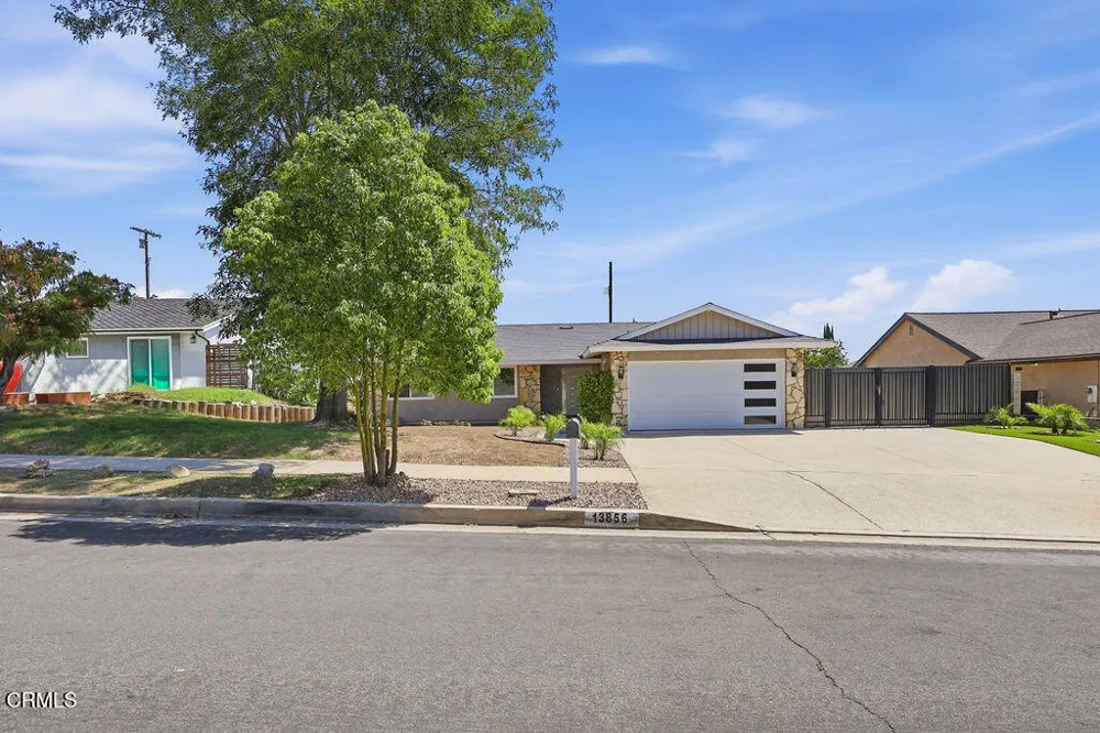 13856 Lyle Street Sylmar, CA 91342