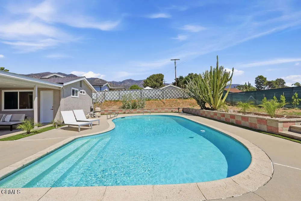 13856 Lyle Street Sylmar, CA 91342