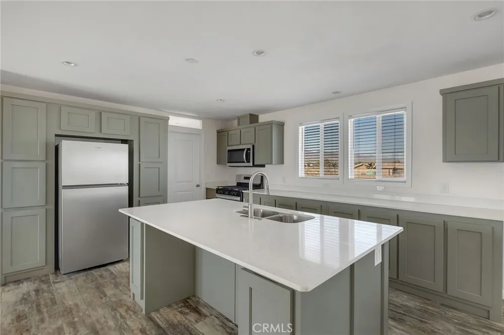 11824 Azure View Road Pinon Hills, CA 92372
