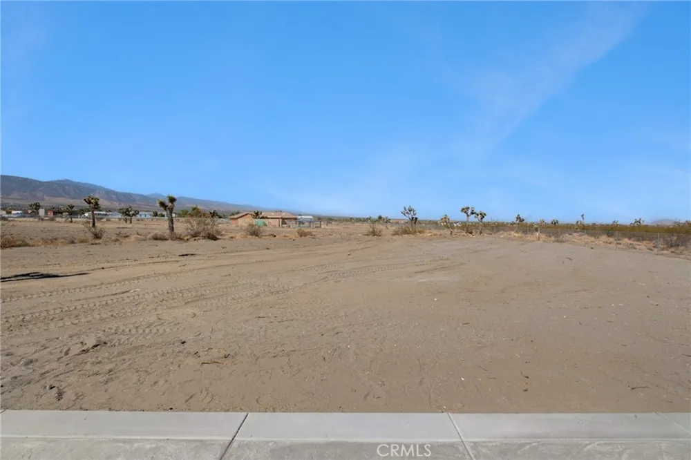 11824 Azure View Road Pinon Hills, CA 92372