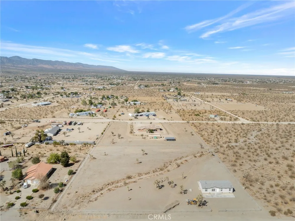 11824 Azure View Road Pinon Hills, CA 92372
