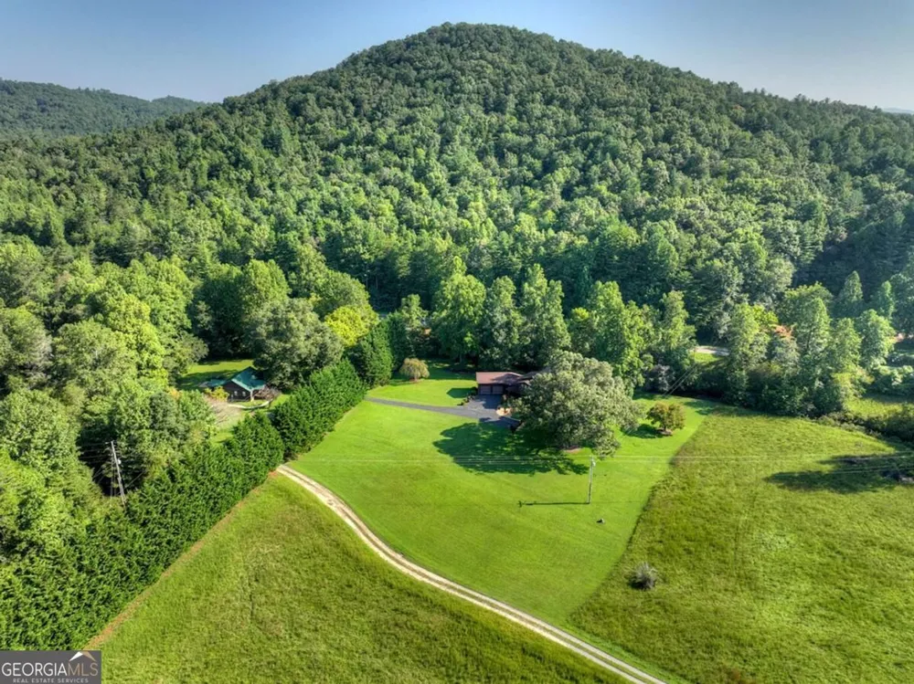 43 Devils Den RD Epworth, GA 30541