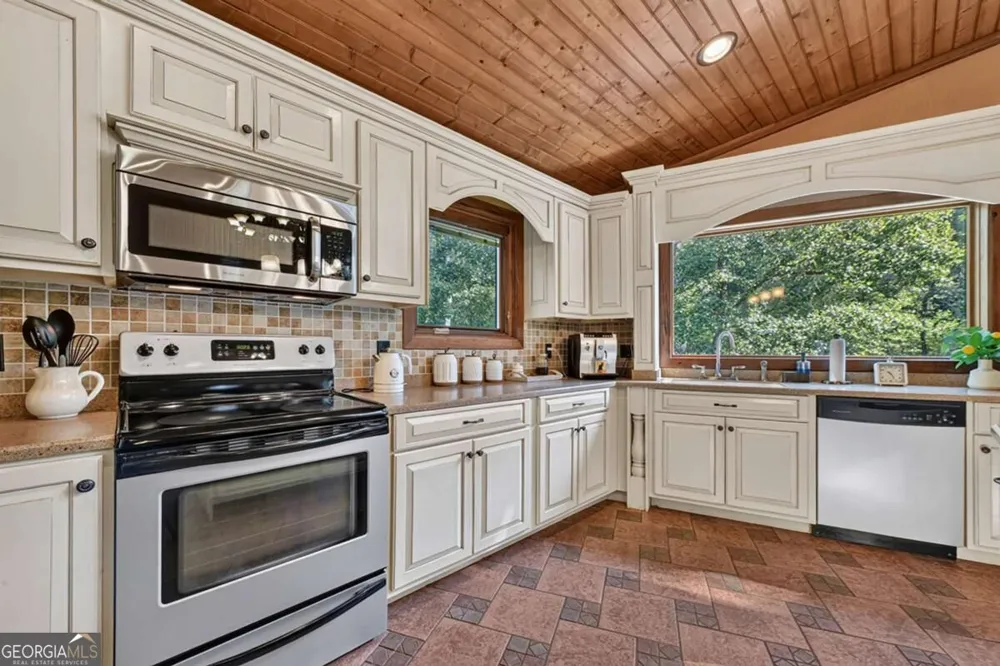 43 Devils Den RD Epworth, GA 30541
