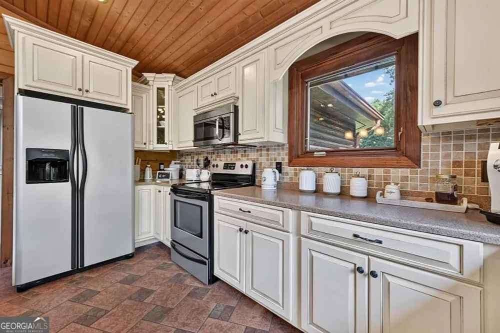 43 Devils Den RD Epworth, GA 30541