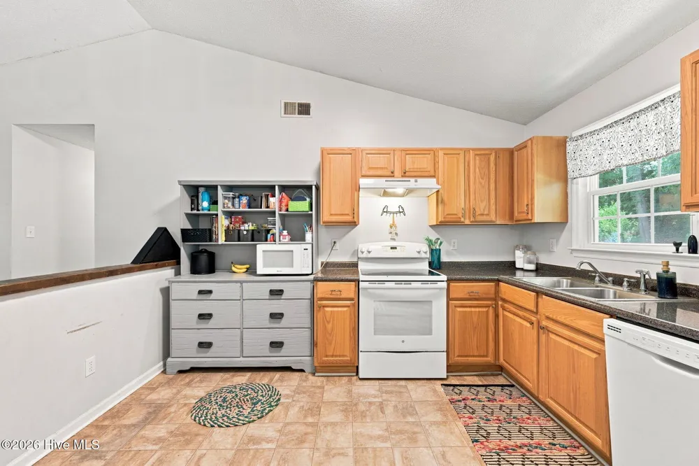 205 Meadow Lane Jacksonville, NC 28546