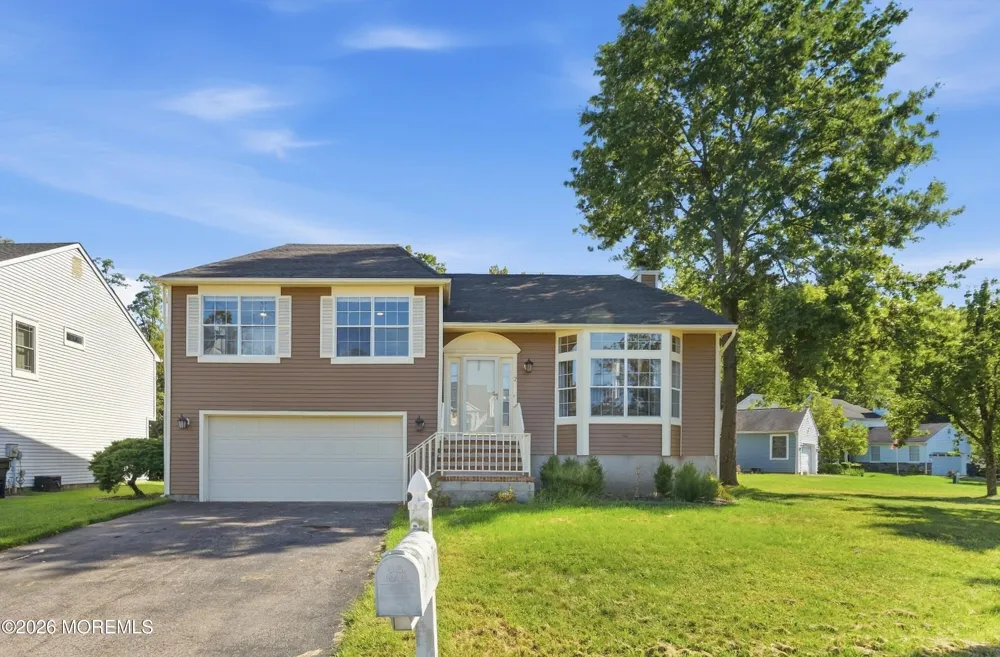 2 Honey Locust Lane Howell, NJ 07731