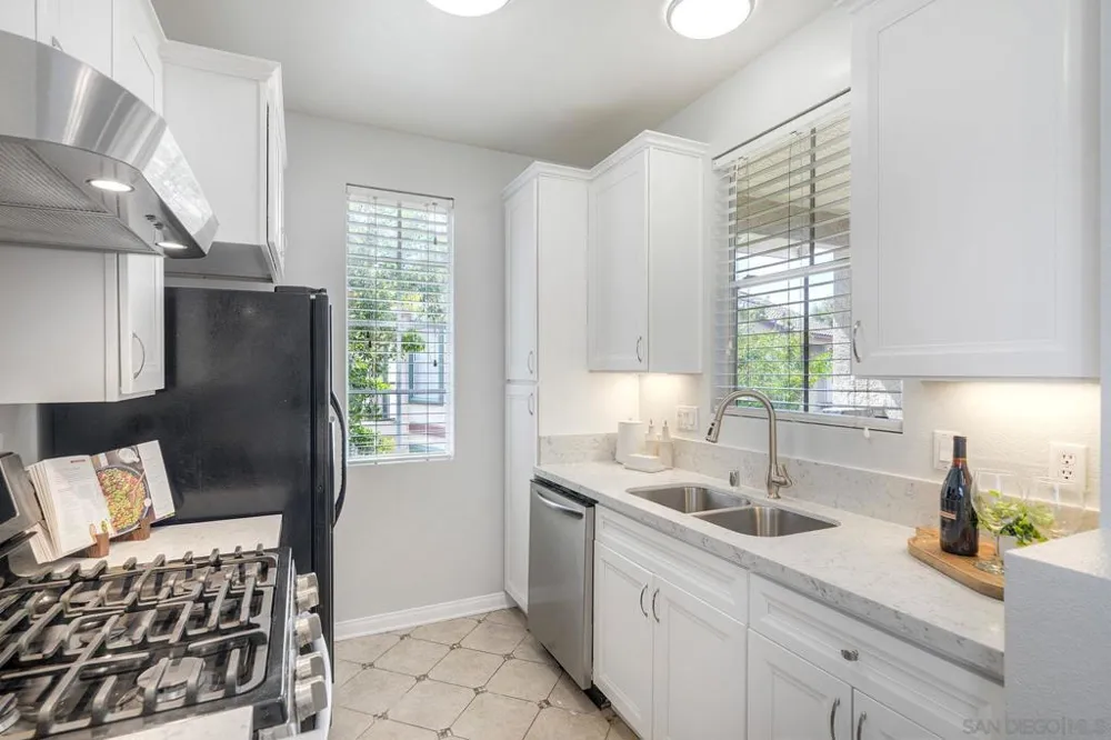 10872 SABRE HILL DRIVE # 282 San Diego, CA 92128