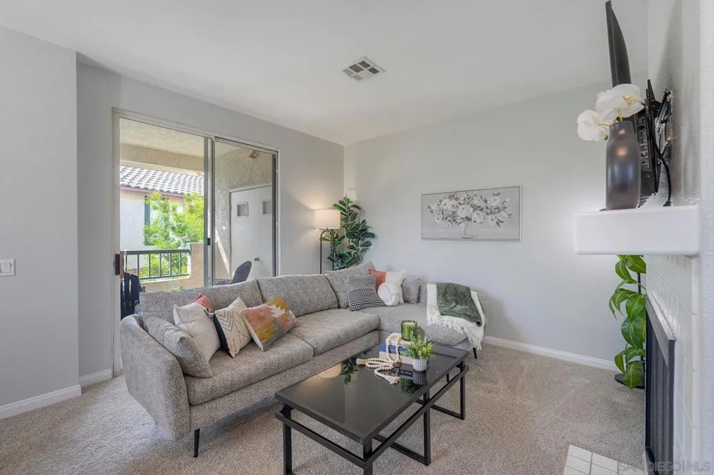 10872 SABRE HILL DRIVE # 282 San Diego, CA 92128