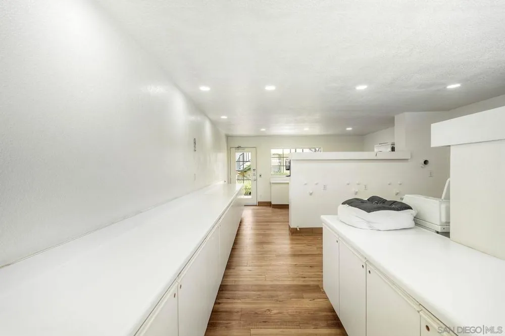 10872 SABRE HILL DRIVE # 282 San Diego, CA 92128