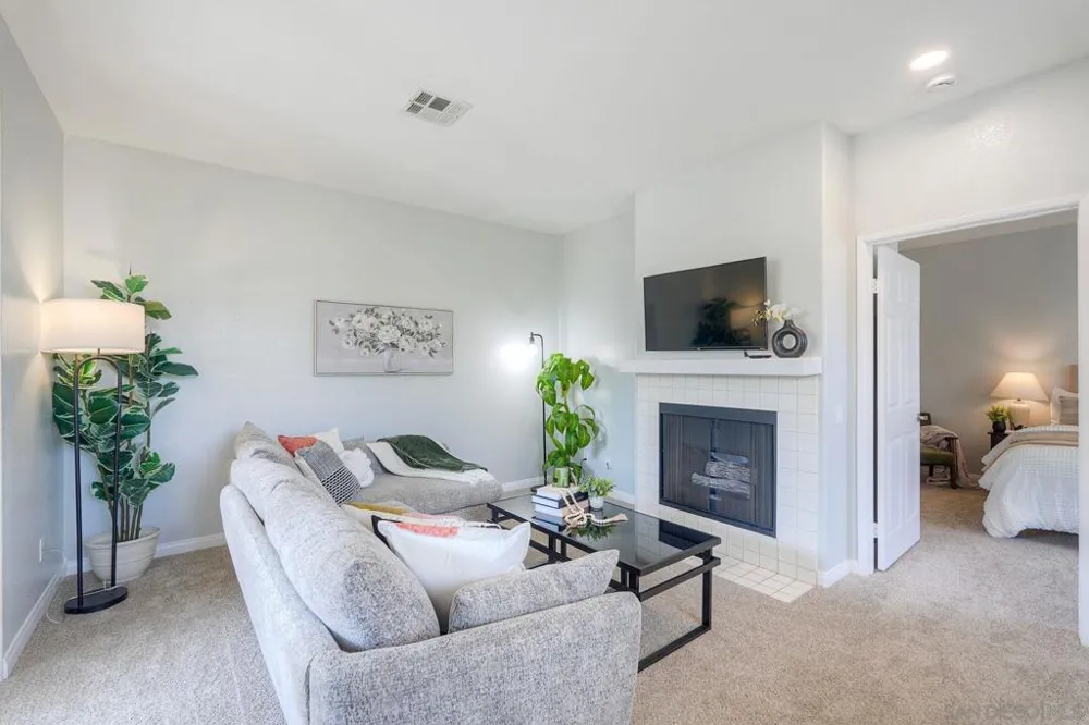 10872 SABRE HILL DRIVE # 282 San Diego, CA 92128