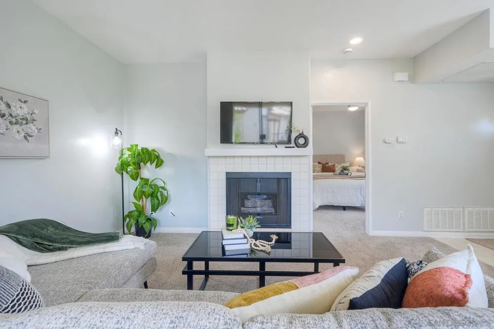10872 SABRE HILL DRIVE # 282 San Diego, CA 92128