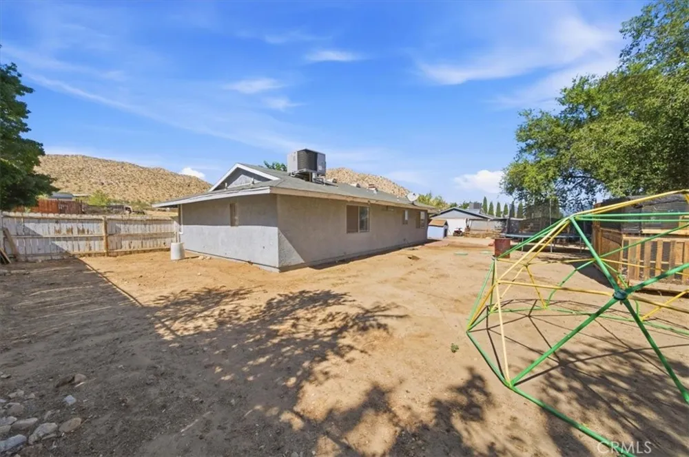 16523 Mackennas Gold Avenue Lake Los Angeles, CA 93591