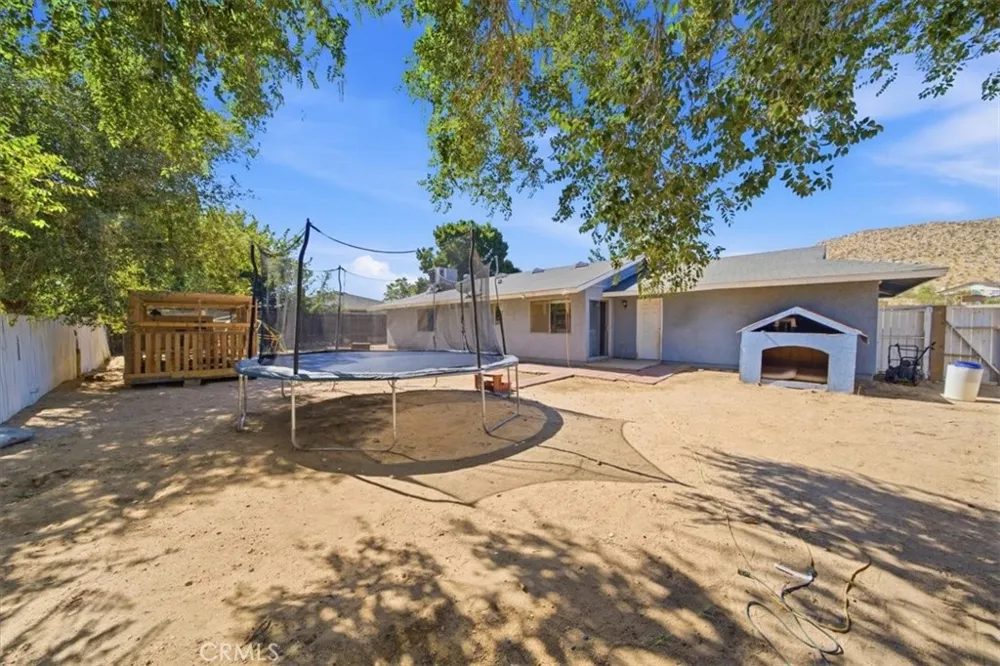 16523 Mackennas Gold Avenue Lake Los Angeles, CA 93591