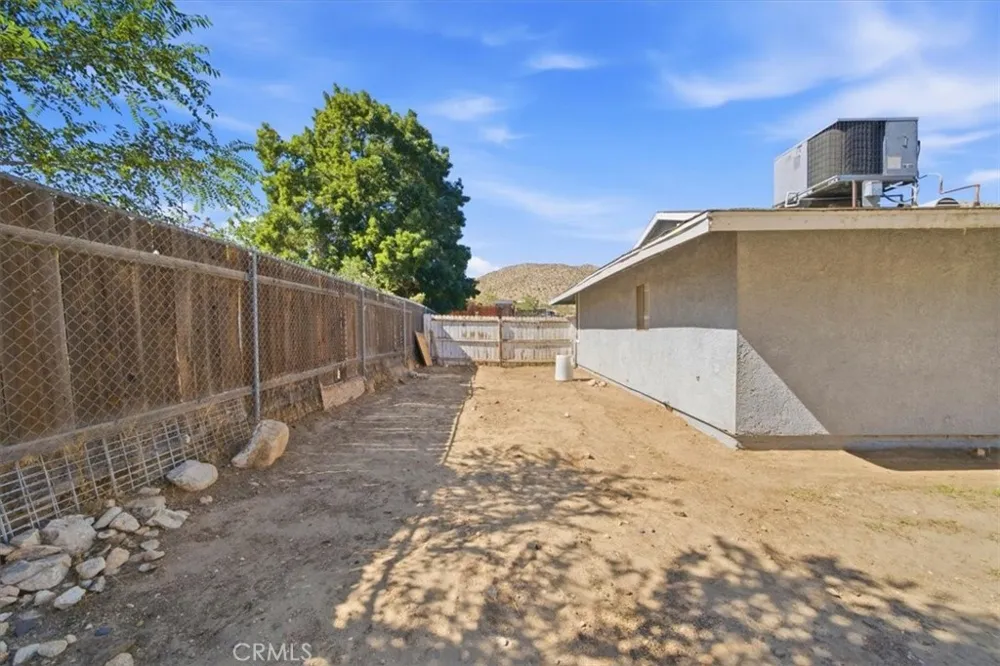 16523 Mackennas Gold Avenue Lake Los Angeles, CA 93591