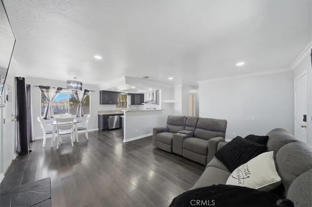 16523 Mackennas Gold Avenue Lake Los Angeles, CA 93591