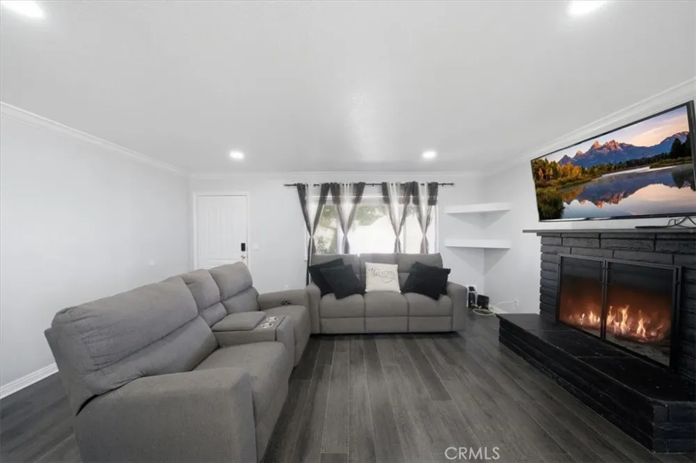 16523 Mackennas Gold Avenue Lake Los Angeles, CA 93591