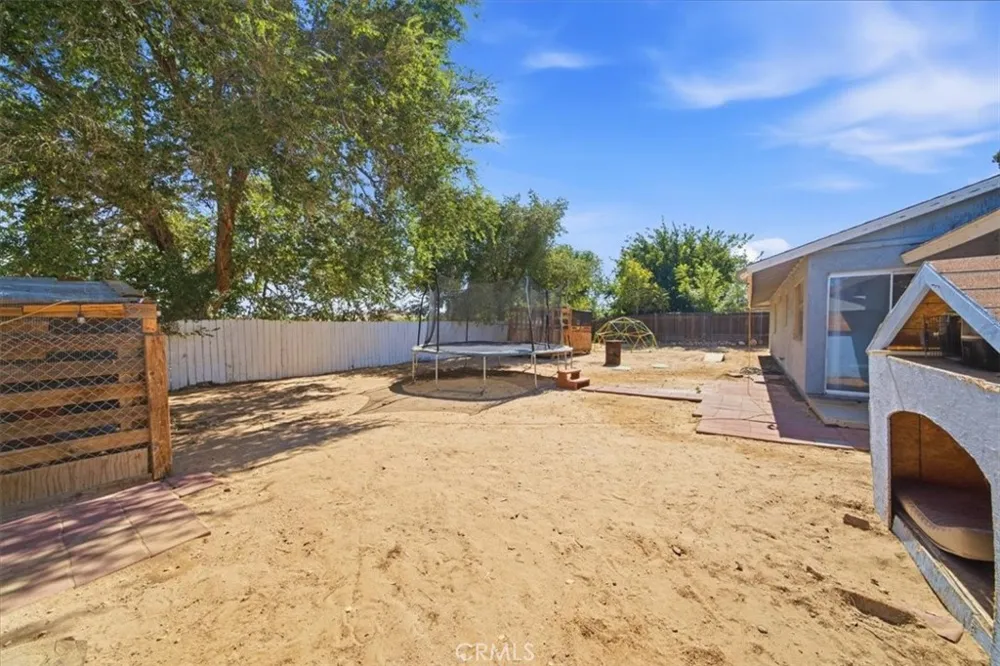 16523 Mackennas Gold Avenue Lake Los Angeles, CA 93591