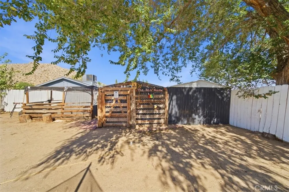 16523 Mackennas Gold Avenue Lake Los Angeles, CA 93591