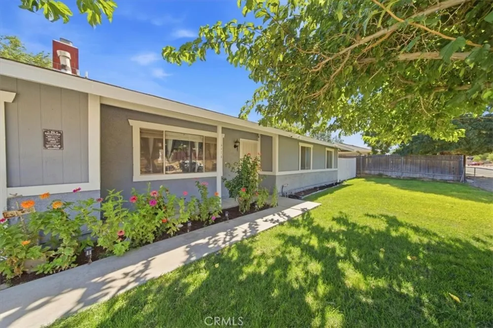 16523 Mackennas Gold Avenue Lake Los Angeles, CA 93591