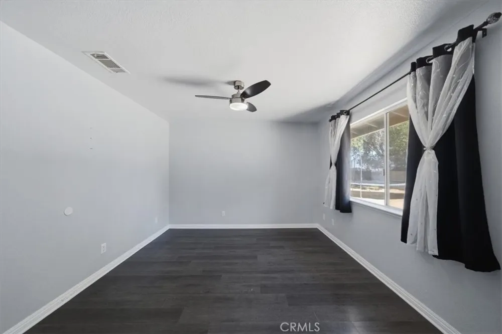 16523 Mackennas Gold Avenue Lake Los Angeles, CA 93591