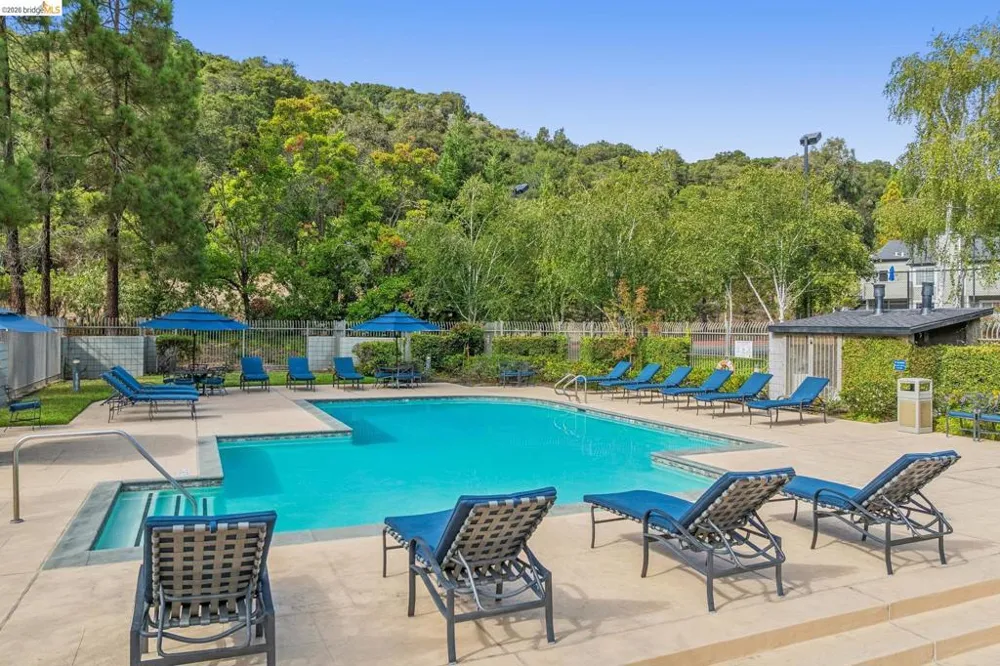 440 Canyon Oaks Dr #D Oakland, CA 94605