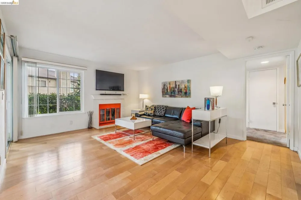 440 Canyon Oaks Dr #D Oakland, CA 94605