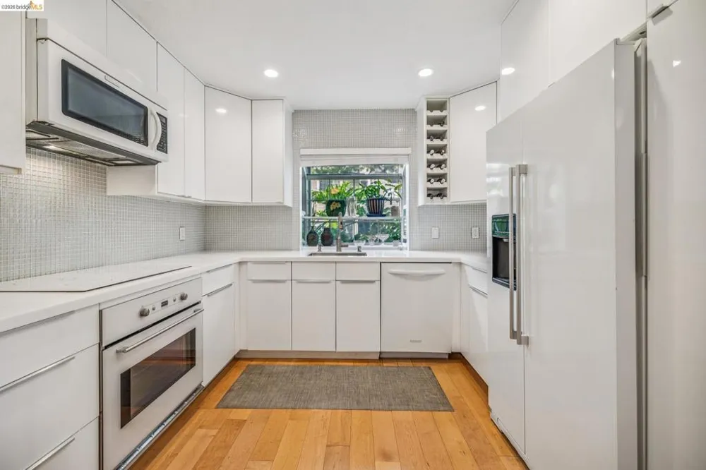 440 Canyon Oaks Dr #D Oakland, CA 94605