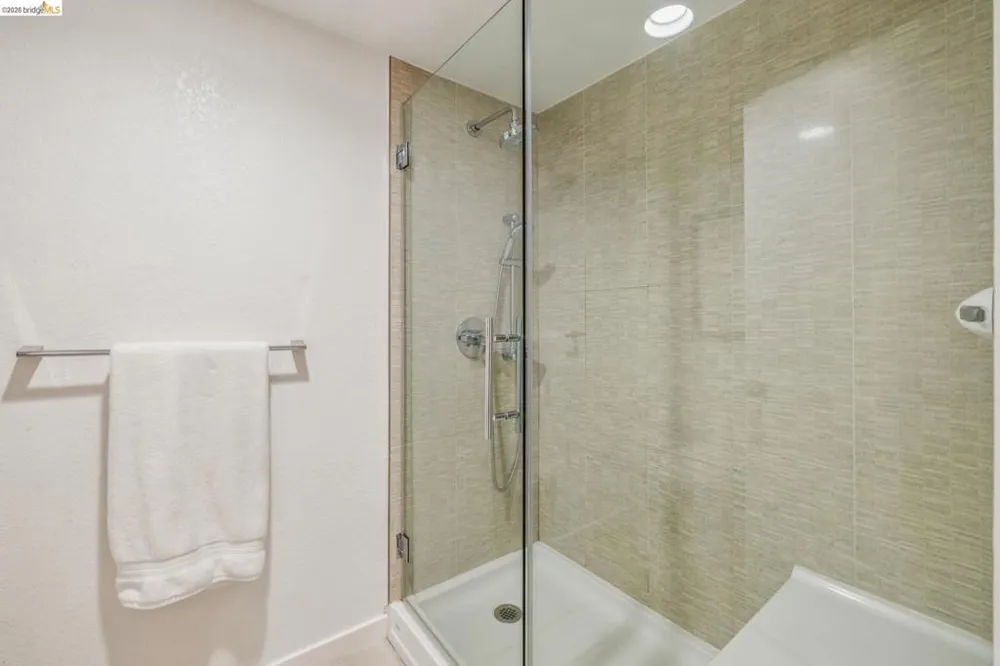 440 Canyon Oaks Dr #D Oakland, CA 94605