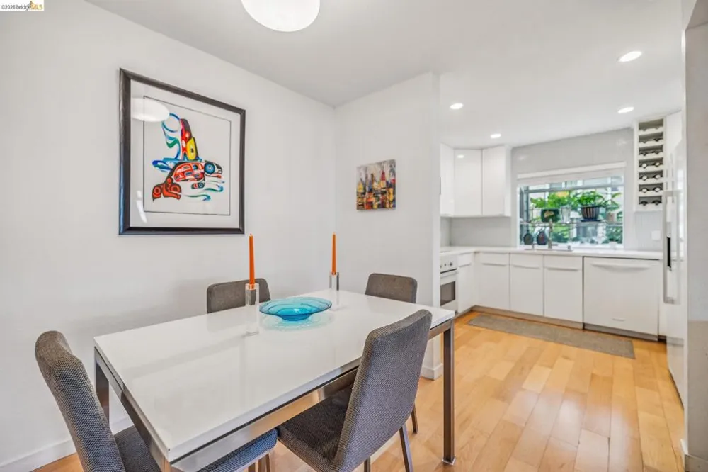 440 Canyon Oaks Dr #D Oakland, CA 94605