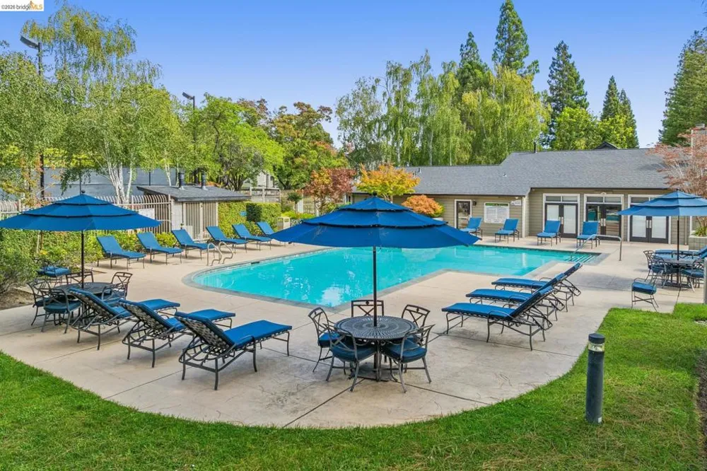 440 Canyon Oaks Dr #D Oakland, CA 94605