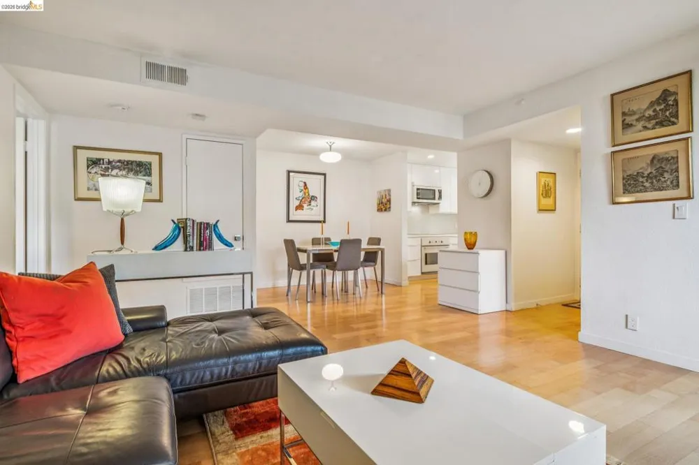 440 Canyon Oaks Dr #D Oakland, CA 94605
