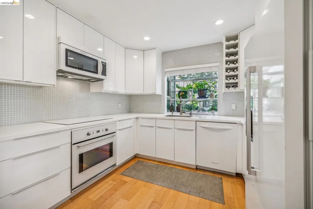 440 Canyon Oaks Dr #D Oakland, CA 94605