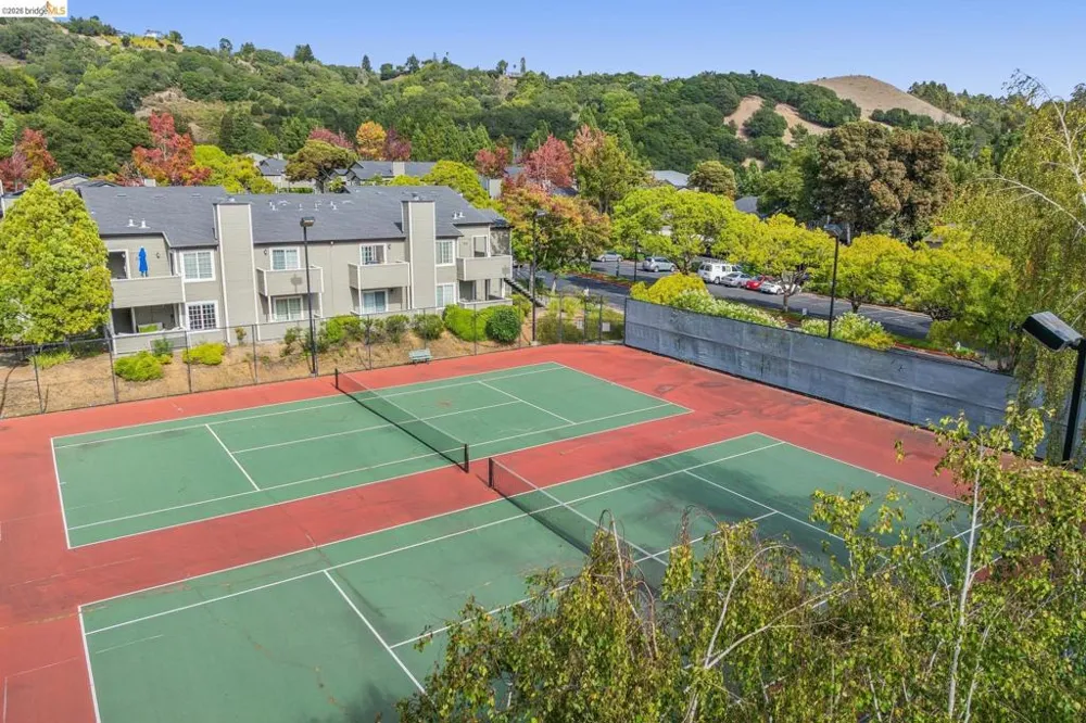 440 Canyon Oaks Dr #D Oakland, CA 94605