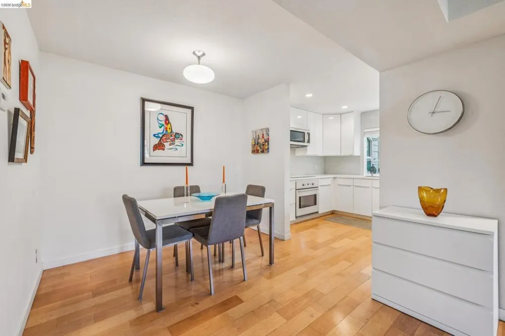 440 Canyon Oaks Dr #D Oakland, CA 94605