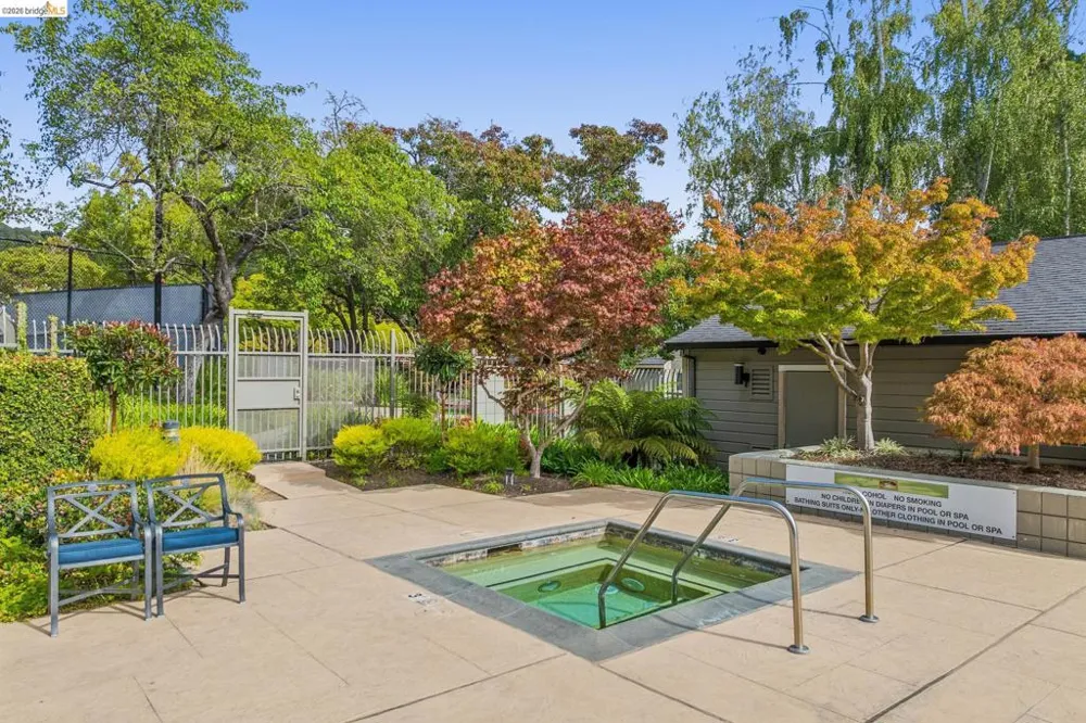 440 Canyon Oaks Dr #D Oakland, CA 94605