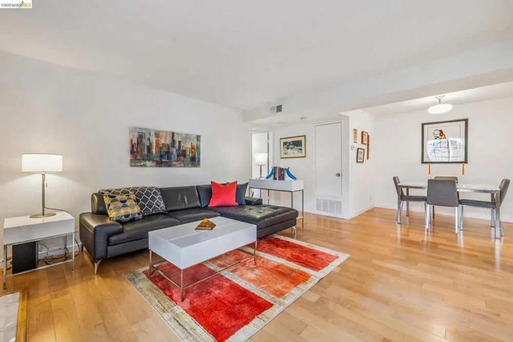 440 Canyon Oaks Dr #D Oakland, CA 94605