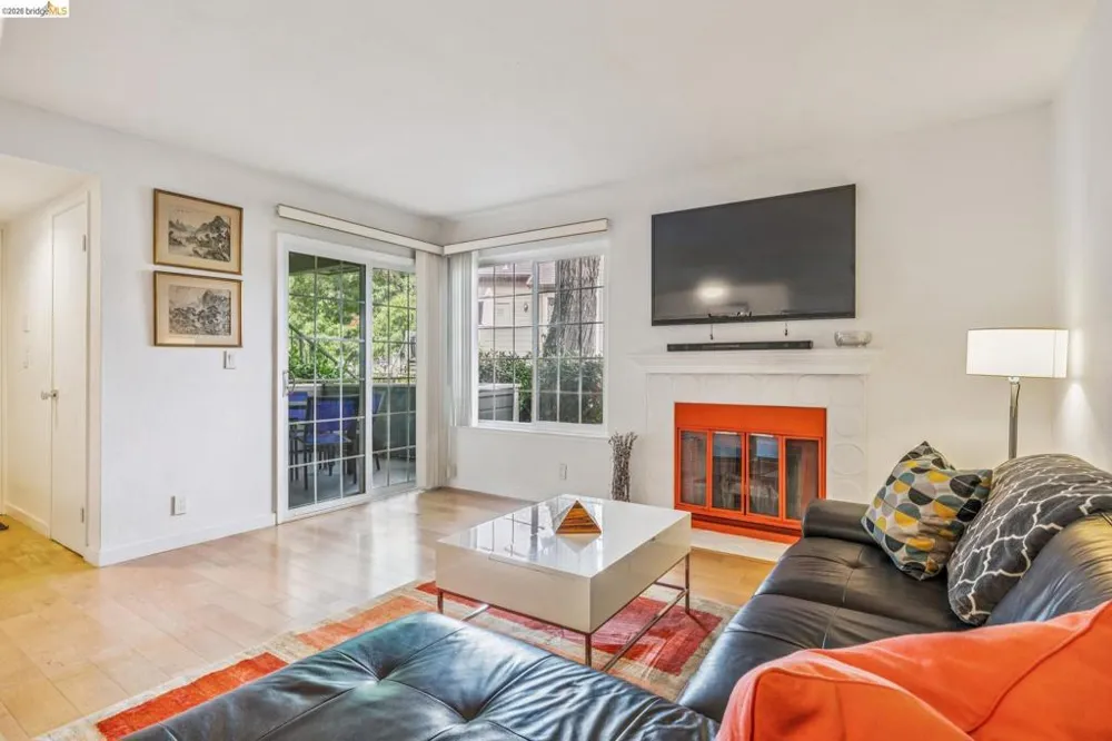440 Canyon Oaks Dr #D Oakland, CA 94605
