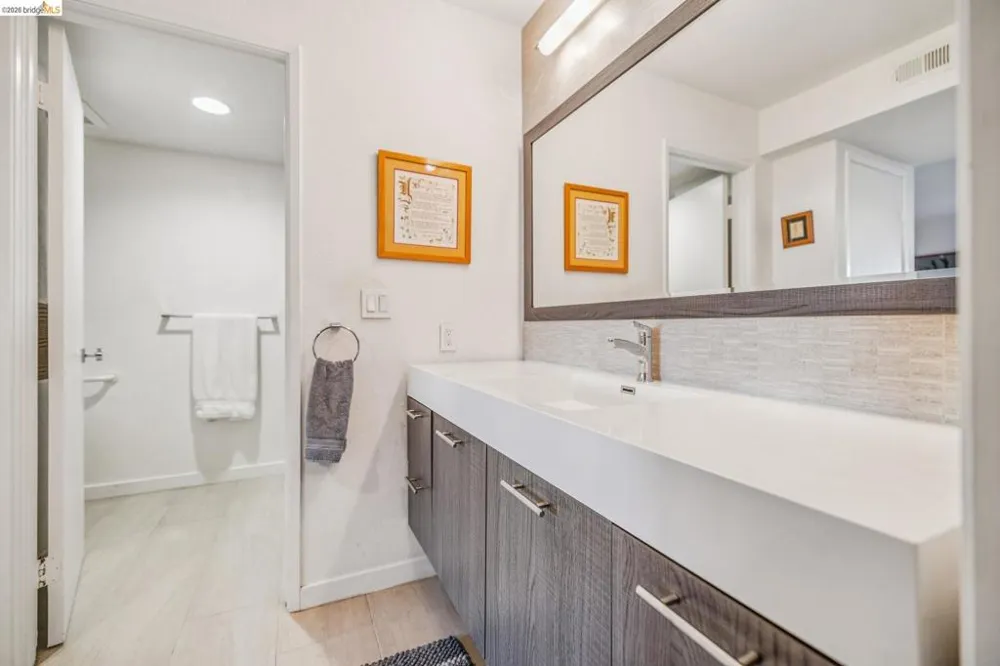 440 Canyon Oaks Dr #D Oakland, CA 94605